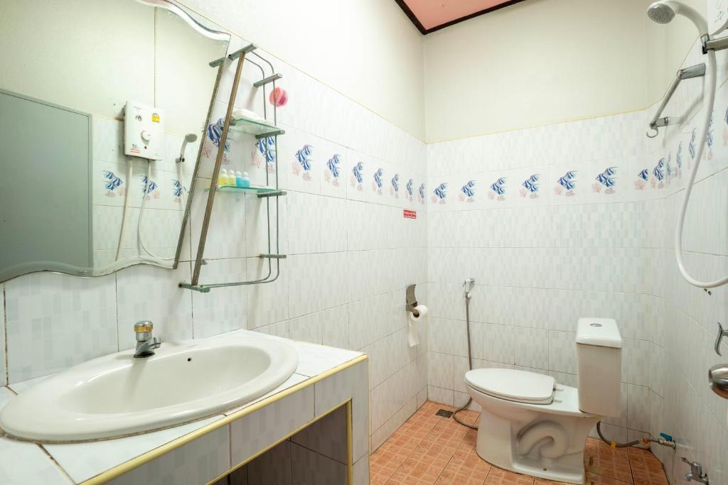 Koupelna v ubytování Phumthada Rommanee Krabi Resort