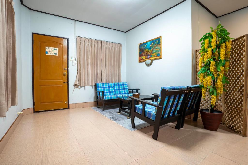 Posezení v ubytování Phumthada Rommanee Krabi Resort