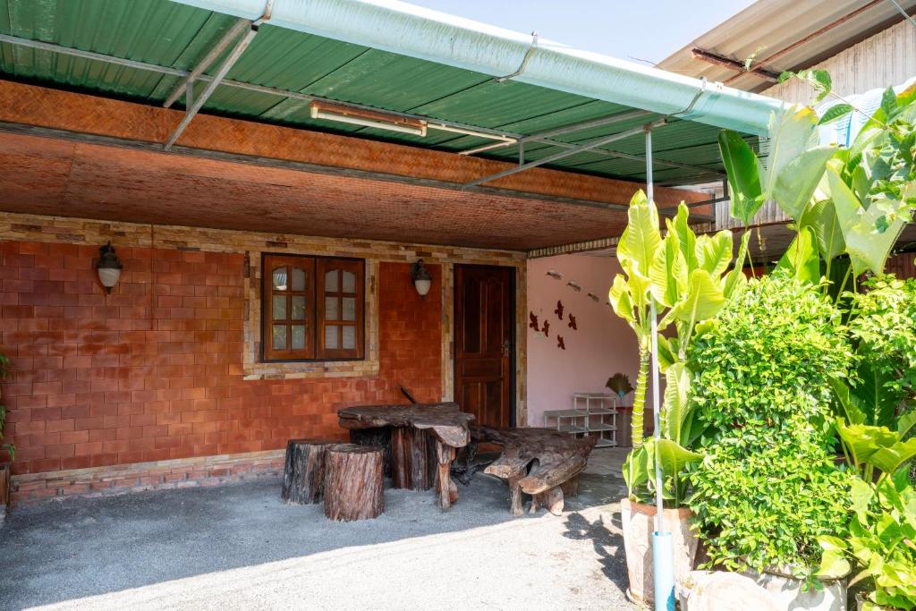 Patio nebo venkovní prostory v ubytování Phumthada Rommanee Krabi Resort
