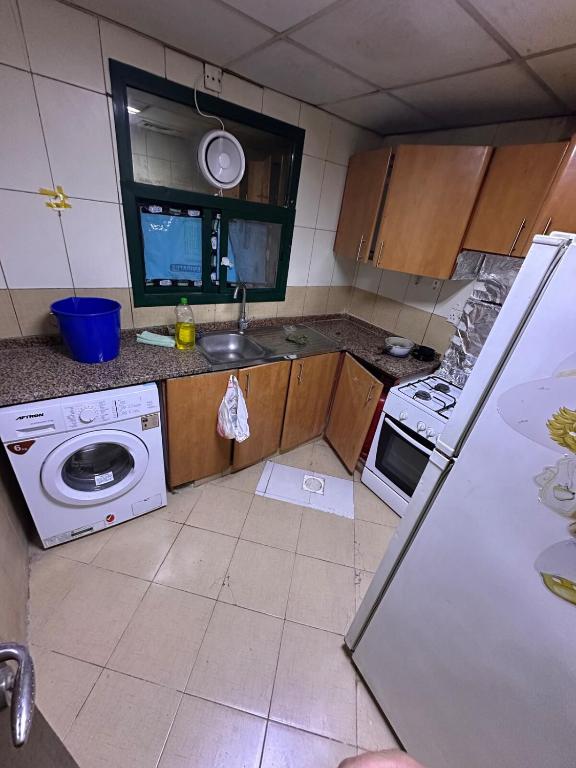 Kuchyň nebo kuchyňský kout v ubytování Apartment for rent 2BK in Ajman
