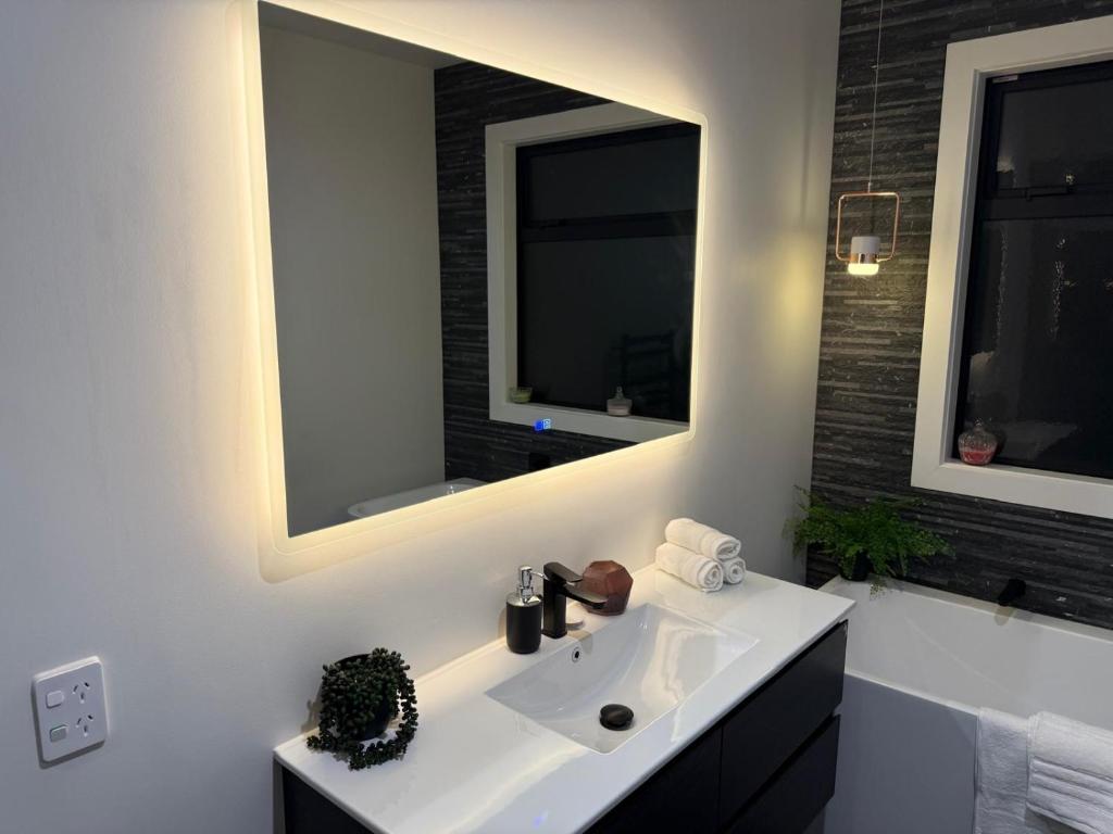 Contemporary Haven on Jarden Mile - Resim 3