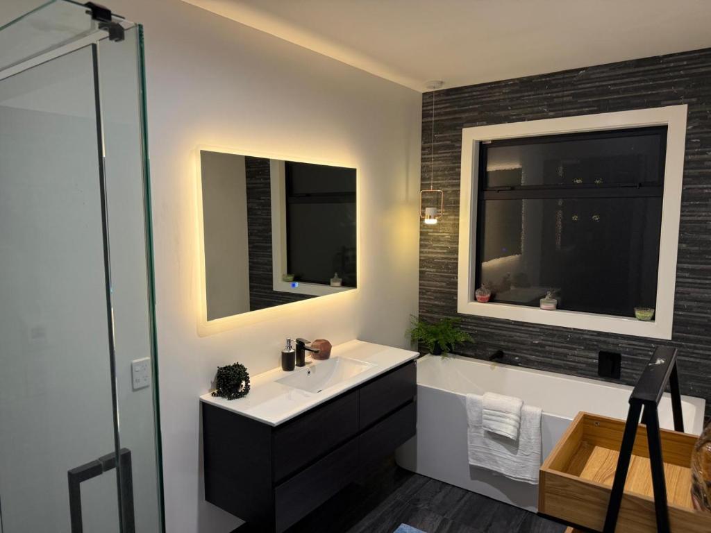 Contemporary Haven on Jarden Mile - Resim 7