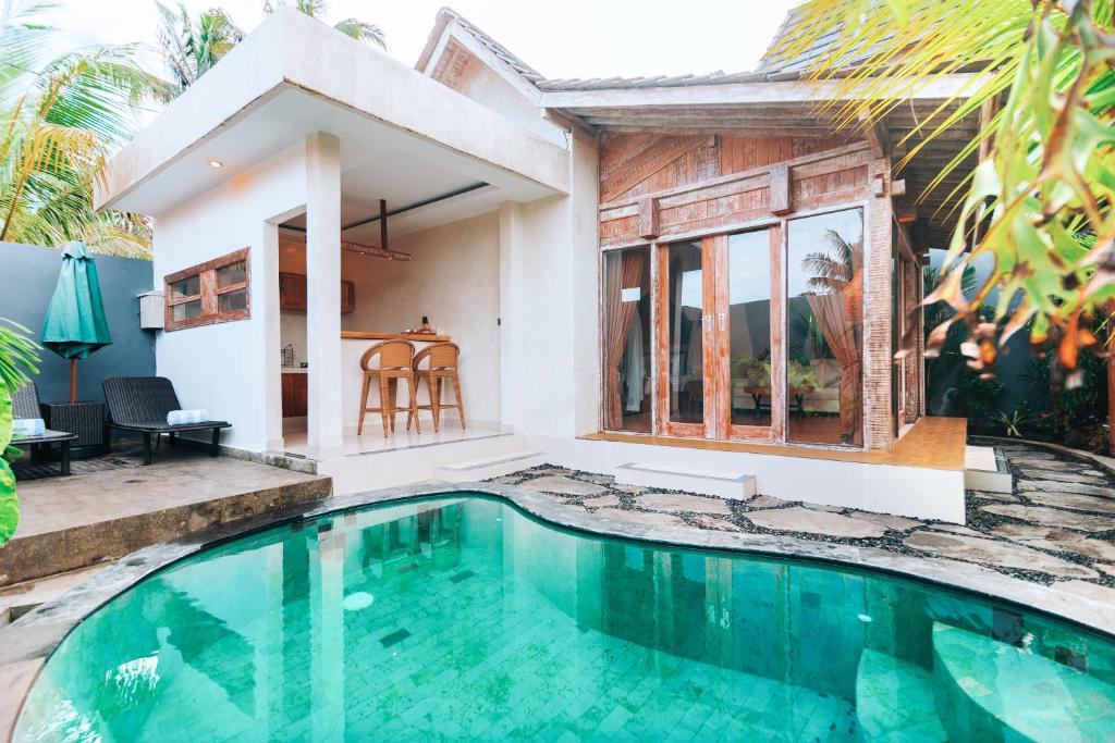 Bazén v ubytování The Bagus Lokha Ubud Villa nebo v jeho okolí