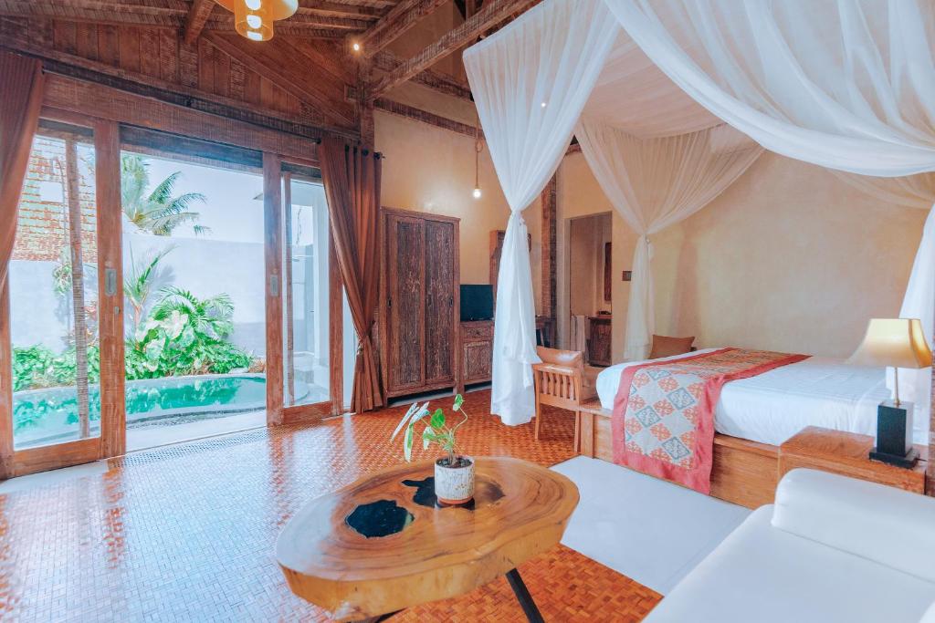 Postel nebo postele na pokoji v ubytování The Bagus Lokha Ubud Villa
