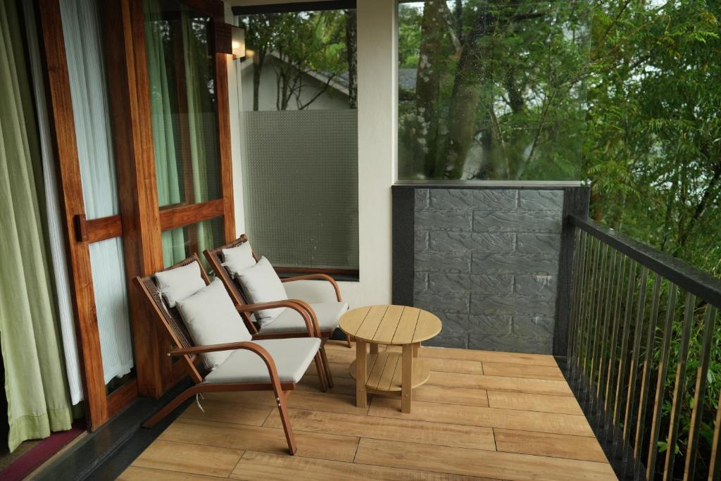 Balkón nebo terasa v ubytování Wayanad Silverwoods Forest Resort & Spa