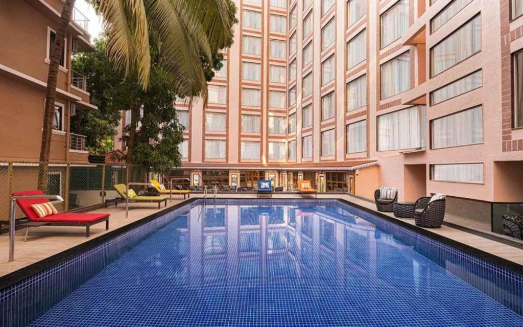 Bazén v ubytování Fortune Select Candolim, Goa - Member ITC Hotels' Group nebo v jeho okolí