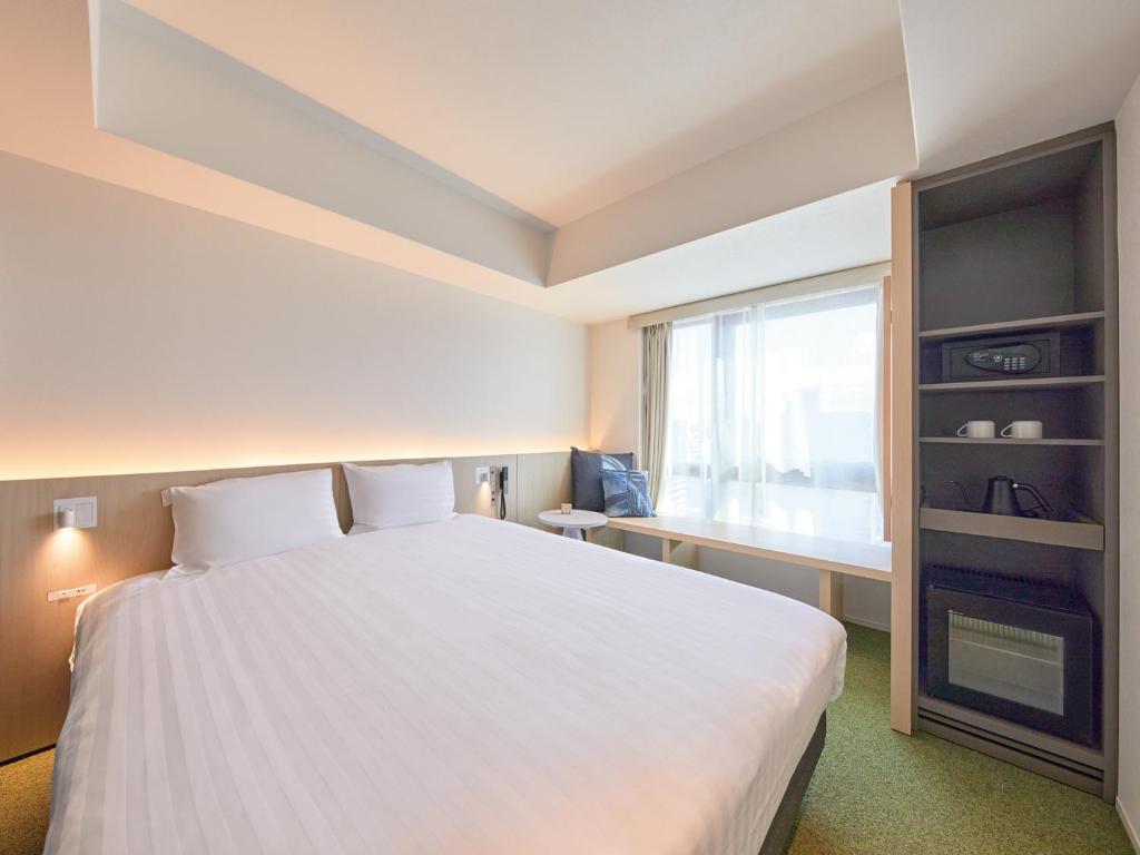 Postel nebo postele na pokoji v ubytování Dorsett by Agora Osaka Sakai