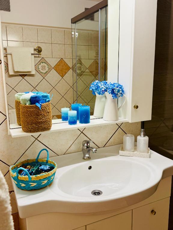 Koupelna v ubytování La Vista Residence - 5 BDS, 2 private swimming pools, stunning sea views only 10 minutes from Corfu Town's Centre