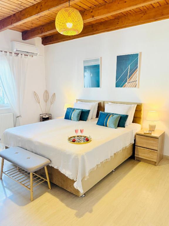 Postel nebo postele na pokoji v ubytování La Vista Residence - 5 BDS, 2 private swimming pools, stunning sea views only 10 minutes from Corfu Town's Centre