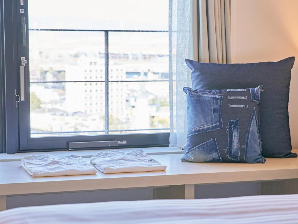 Postel nebo postele na pokoji v ubytování Dorsett by Agora Osaka Sakai