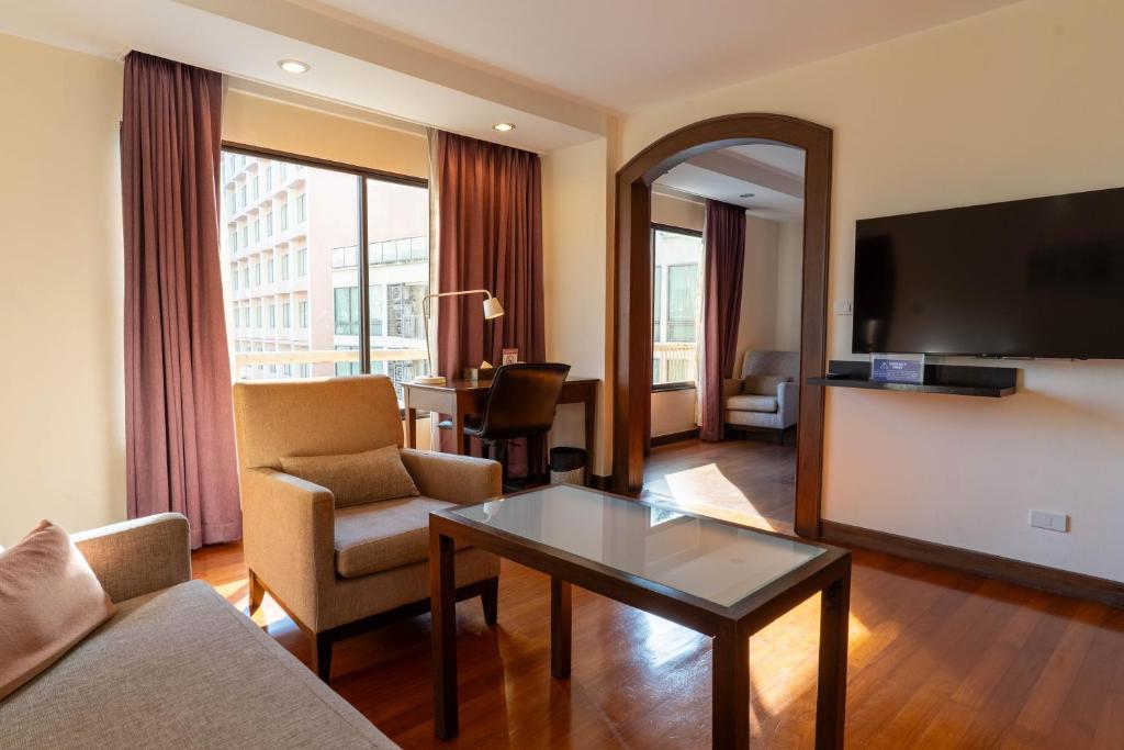 Journeyhub Sukhumvit 26, Bangkok - Formerly St James Hotel - Resim 6