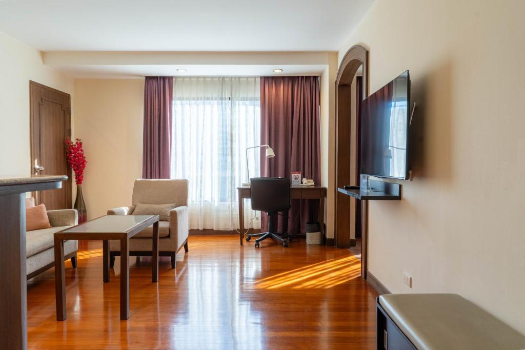 Journeyhub Sukhumvit 26, Bangkok - Formerly St James Hotel - Resim 10