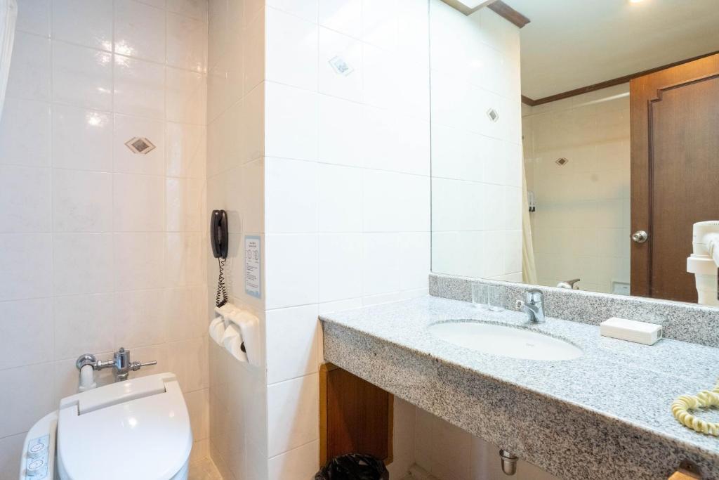 Journeyhub Sukhumvit 26, Bangkok - Formerly St James Hotel - Resim 30