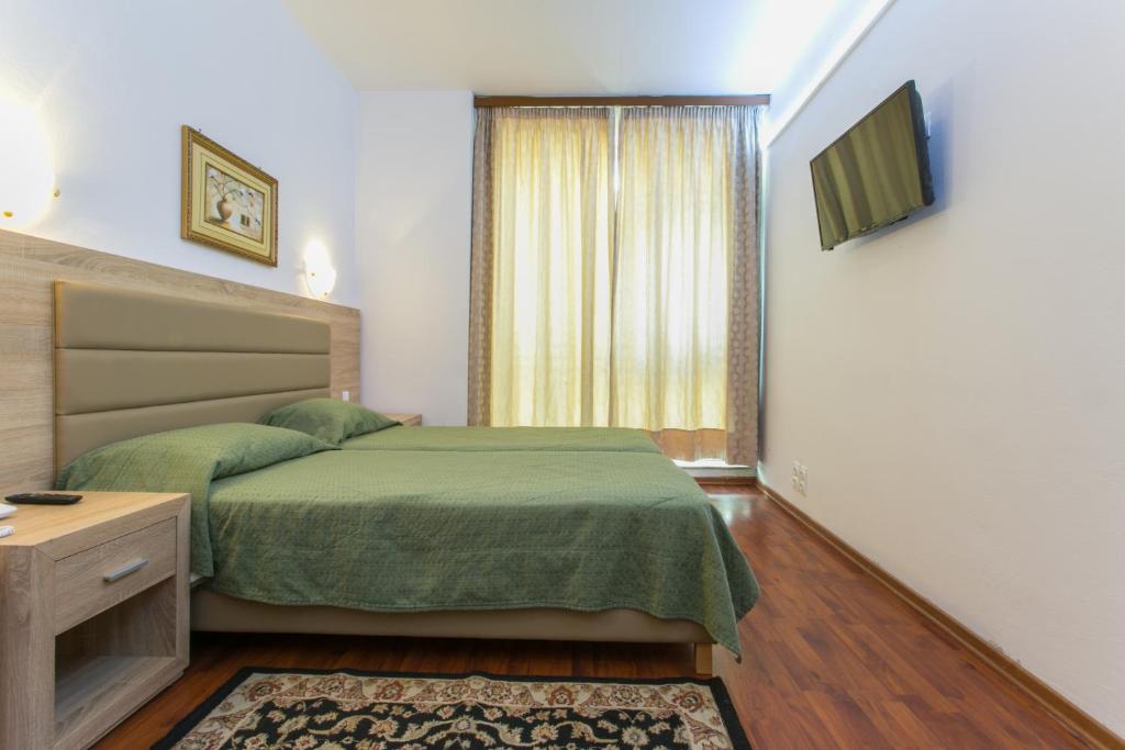 Ένα ή περισσότερα κρεβάτια σε δωμάτιο στο Ξενοδοχείο Αρετούσα