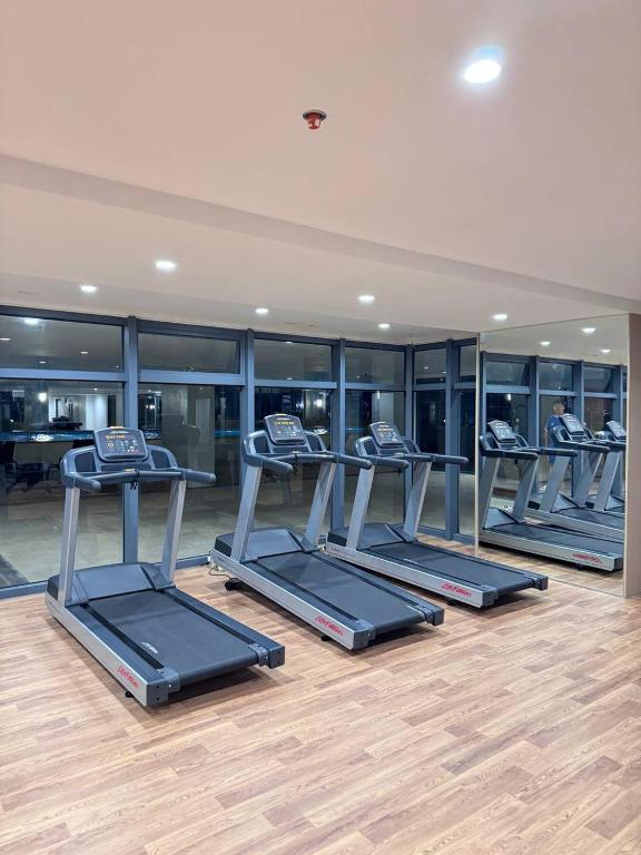 Fitness centrum a/nebo fitness zařízení v ubytování LCONDOTEL Hotel Studio with Balcony at Imperial Plaza near MOA NAIA PITX