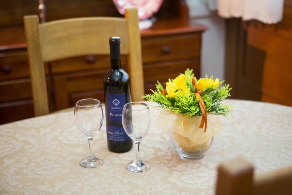 Apartment One , sea view , free parking - 3