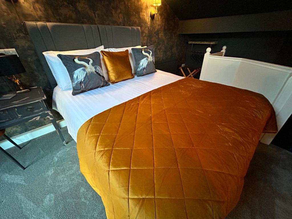 a bedroom with a large bed with pillows at Aiskew Villa Annex in Bedale