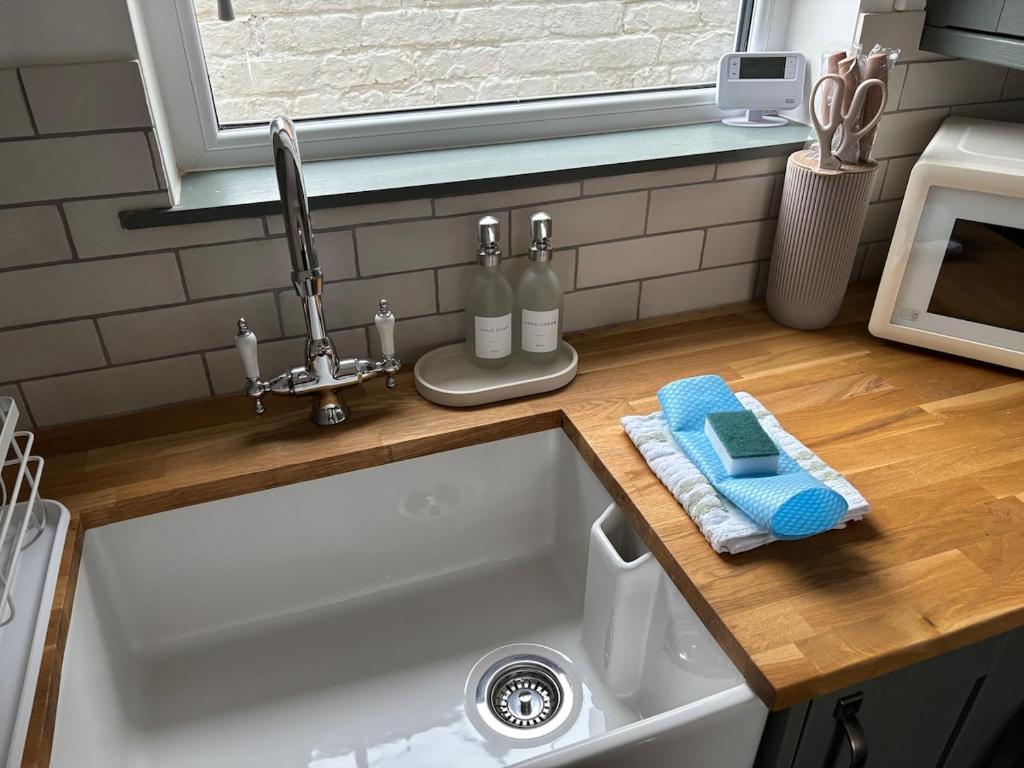 The Cottage - Cosy Filey Home 7