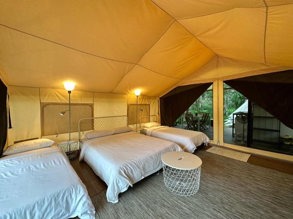 Postel nebo postele na pokoji v ubytování Canopy Villa Nuang Hill