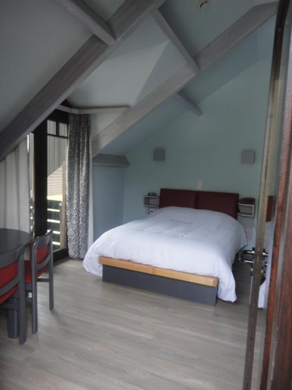 Postel nebo postele na pokoji v ubytování Hotel Val De La Cascade