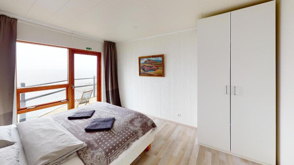 Rúm í herbergi á Gotuhus - Ocean View Apartment