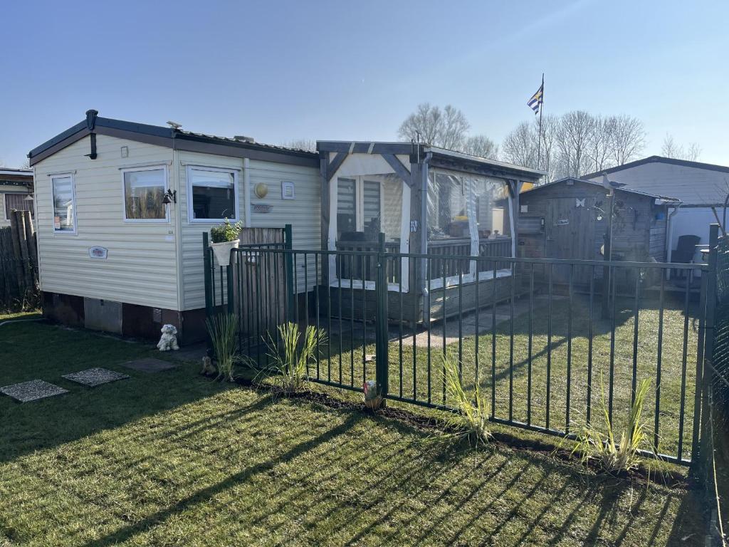 Budova, kde se chata nachází