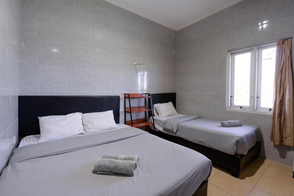 Postel nebo postele na pokoji v ubytování Urbanview Ava Guest House Goa Gong