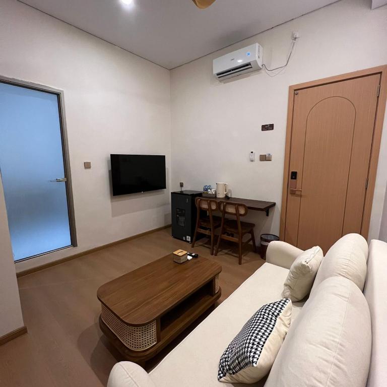 a living room with a white couch and a table at Casabella 106 BCS A2 Grand Batam Penuin Wet Market in Nagoya