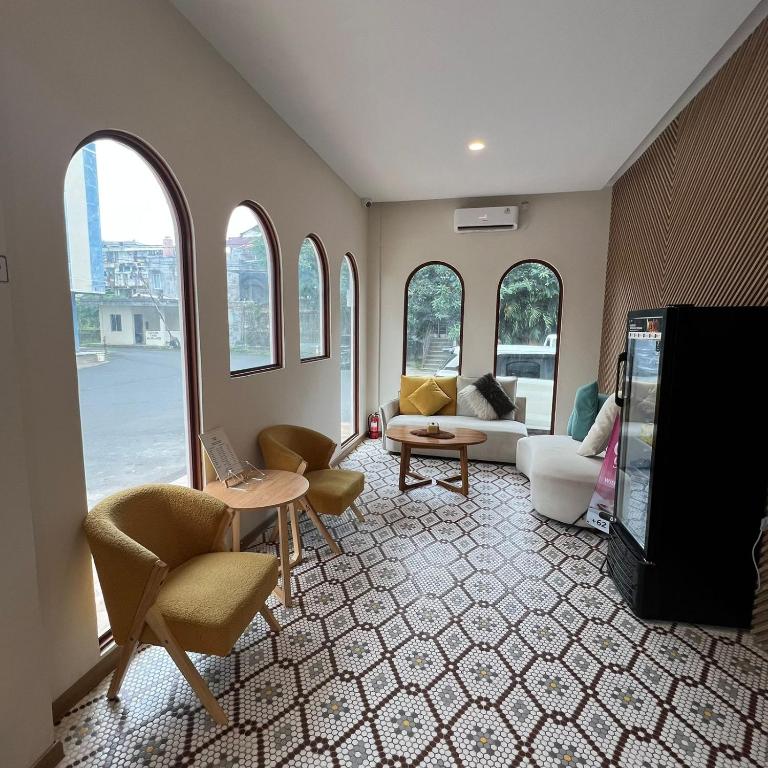 a living room with a couch and chairs and windows at Casabella 203 BCS A2 Grand Batam Penuin Wet Market in Nagoya