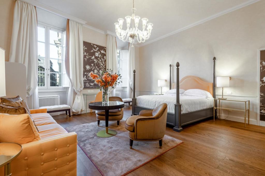 Posteľ alebo postele v izbe v ubytovaní San Firenze Suites & Spa