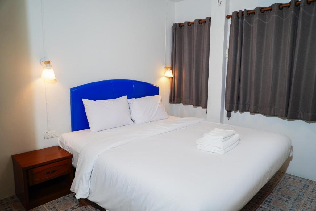 Postel nebo postele na pokoji v ubytování Luna Hut Resort