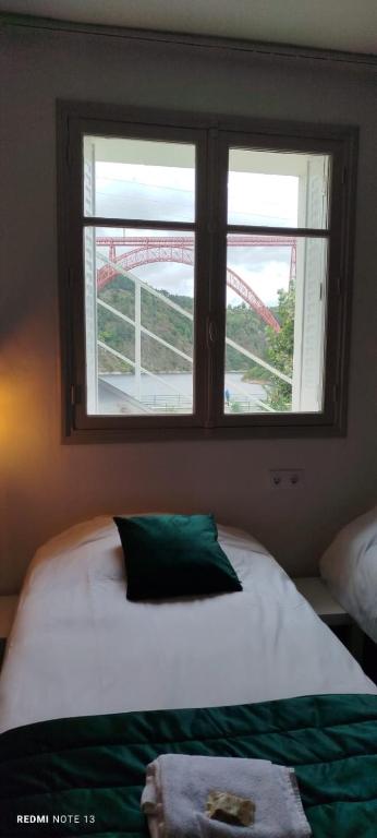 Postel nebo postele na pokoji v ubytování Garabit Hotel