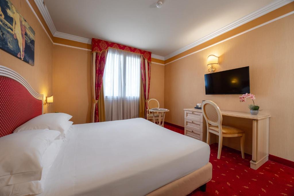 TV a/nebo společenská místnost v ubytování iH Hotels Padova Admiral