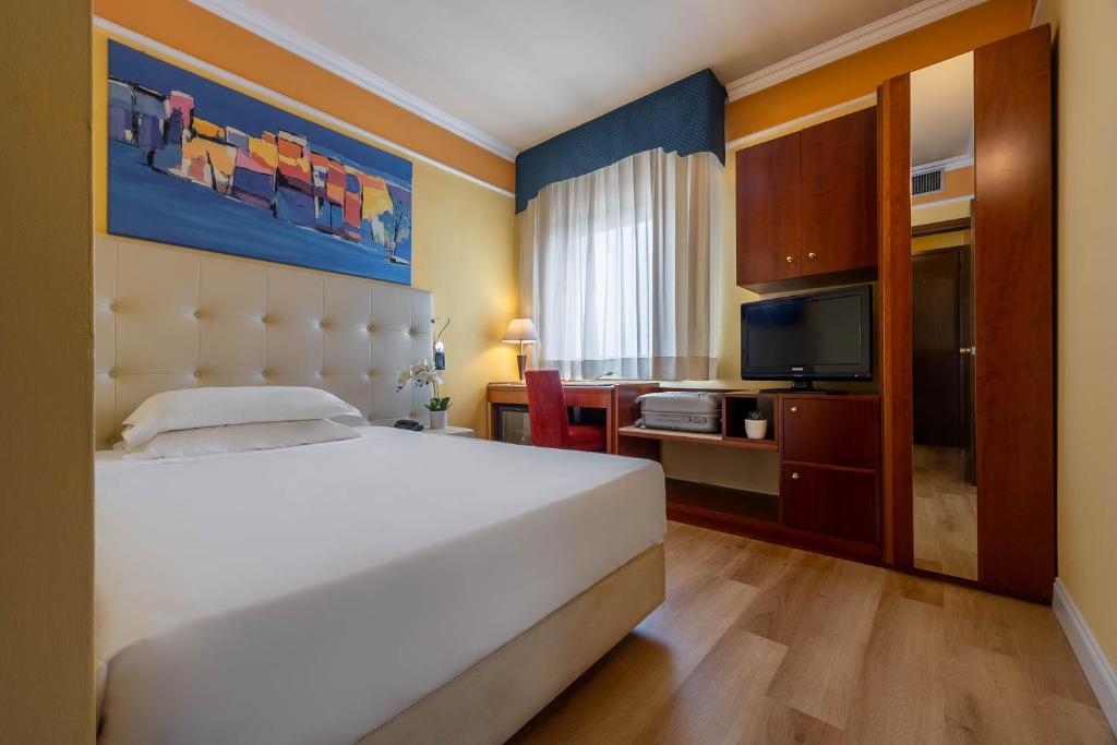 Postel nebo postele na pokoji v ubytování iH Hotels Padova Admiral