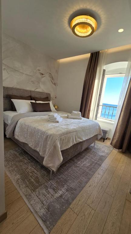 Postel nebo postele na pokoji v ubytování B&B Skynight Split