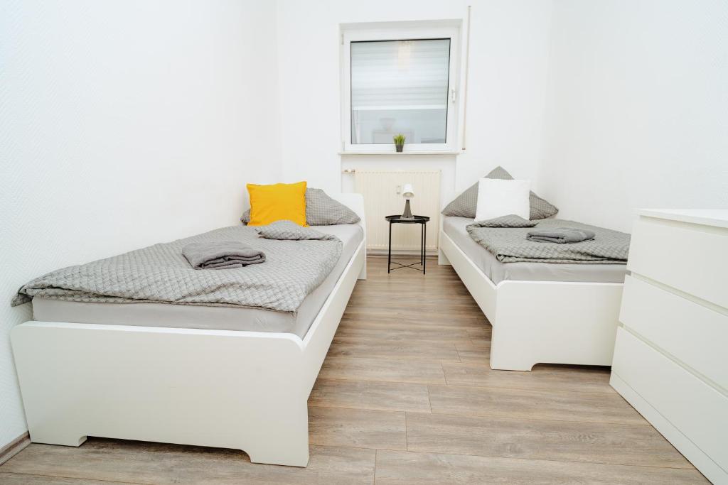Ένα ή περισσότερα κρεβάτια σε δωμάτιο στο Zimmer frei in Nickenich bis zu 11 Gäste willkommen