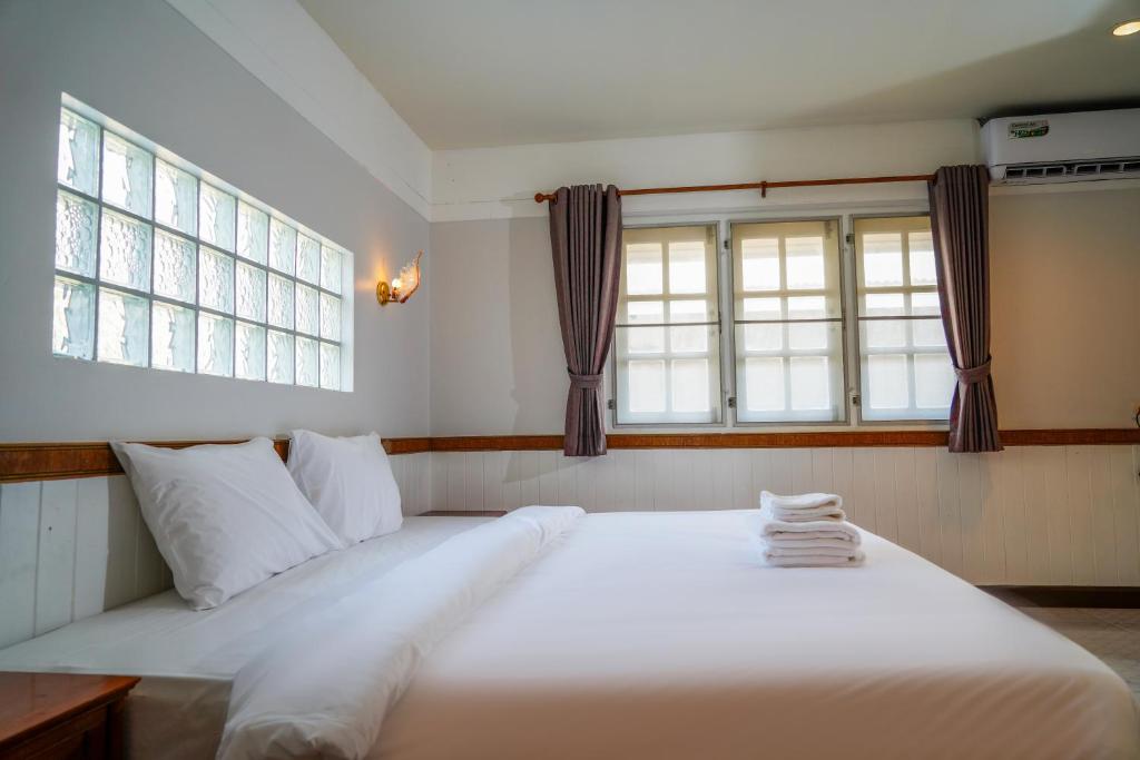 Postel nebo postele na pokoji v ubytování Luna Hut Resort
