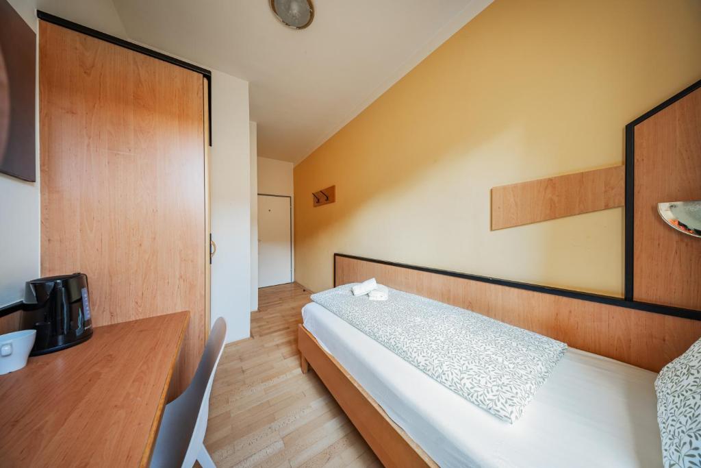 Postel nebo postele na pokoji v ubytování Vienna West Business Inn