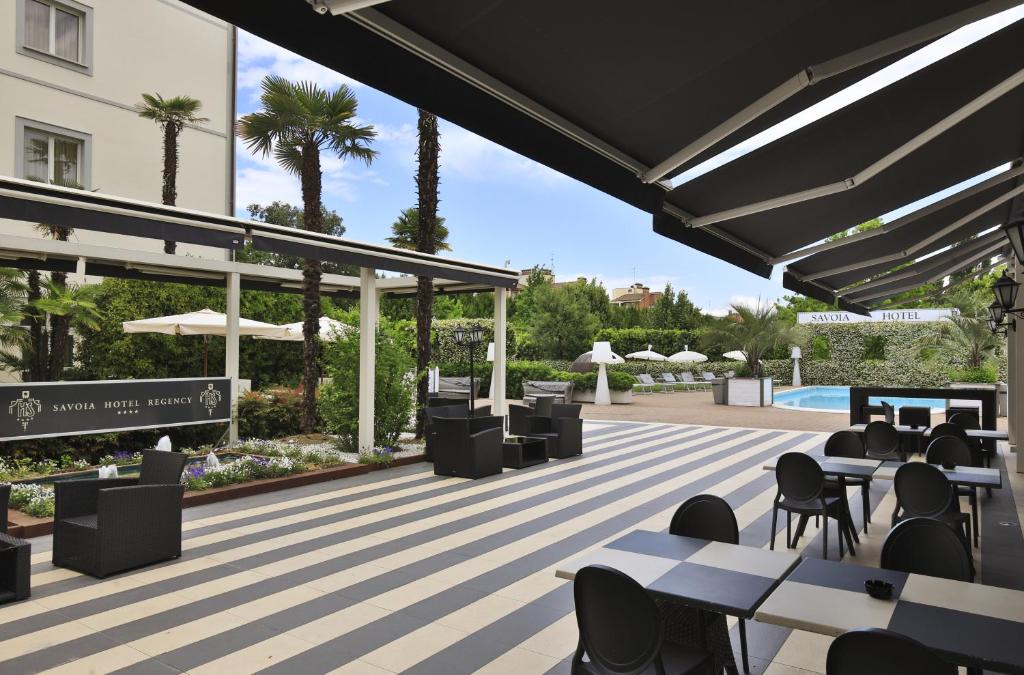Bazén v ubytování Savoia Hotel Regency nebo v jeho okolí
