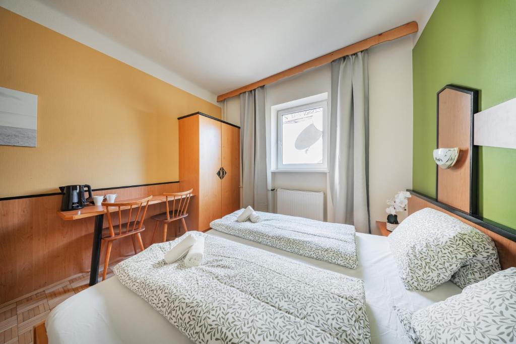 Postel nebo postele na pokoji v ubytování Vienna West Business Inn