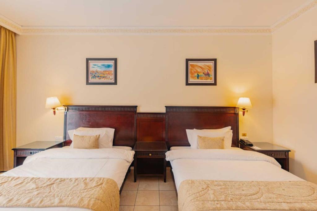 Postel nebo postele na pokoji v ubytování Grand Mogador Agdal & Spa