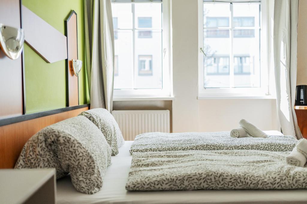 Postel nebo postele na pokoji v ubytování Vienna West Business Inn
