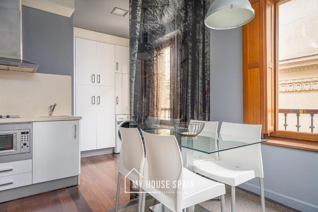 Kuchyň nebo kuchyňský kout v ubytování MyHouseSpain - Apartamentos Moros 41