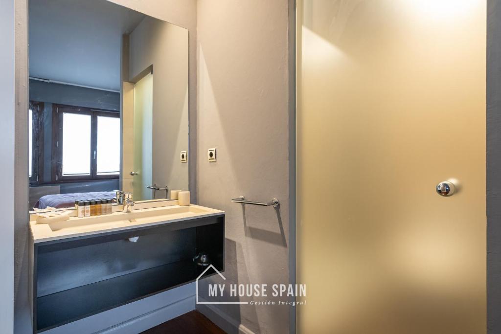 Koupelna v ubytování MyHouseSpain - Apartamentos Moros 41