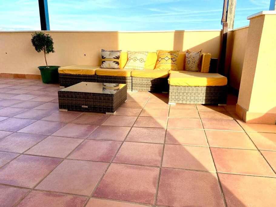 Balkon lub taras w obiekcie Sea View and Mountains By Solymar holiday