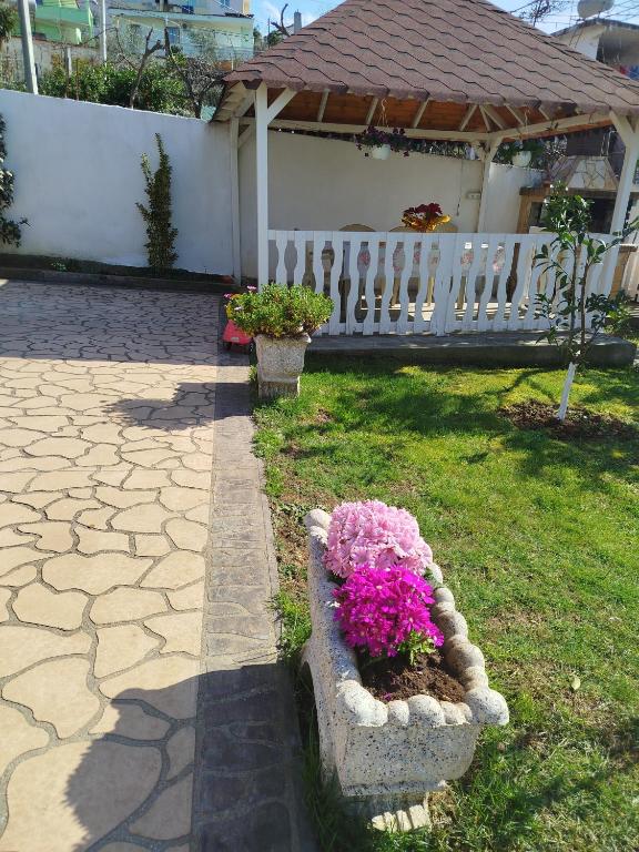Zahrada ubytování Fatbardha Miceli
