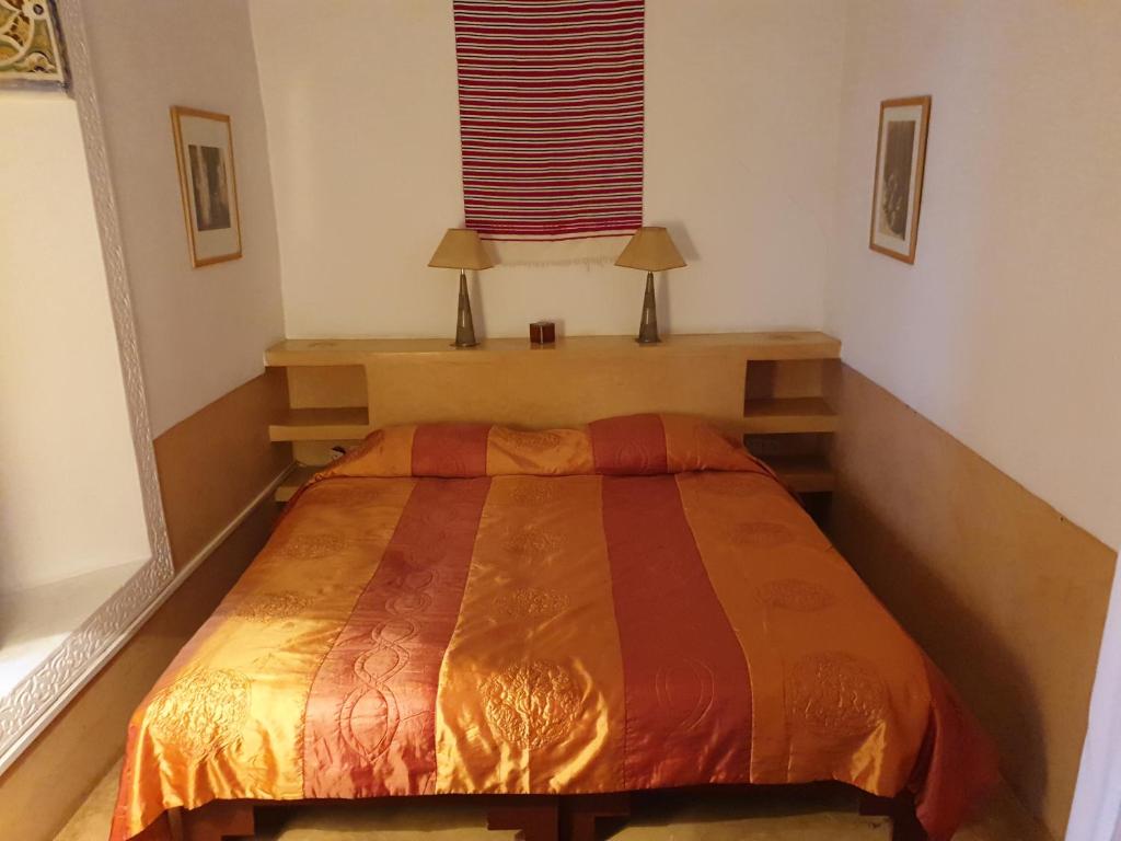 Postel nebo postele na pokoji v ubytování Riad Karmela