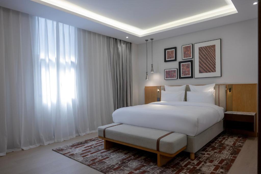 Postel nebo postele na pokoji v ubytování Mercure Hotel Khamis Mushait by Accor