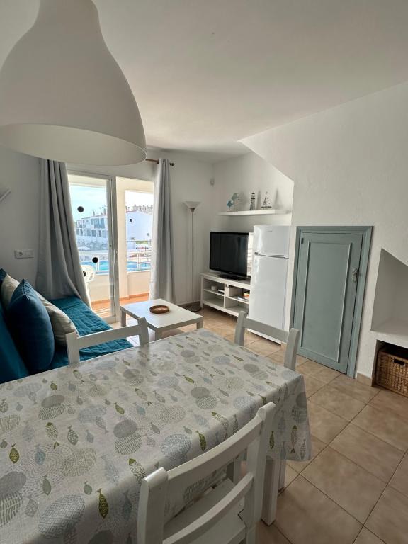 Kuchyň nebo kuchyňský kout v ubytování Apartamentos Calan Blanes Park CB APM 2142 ,nº207