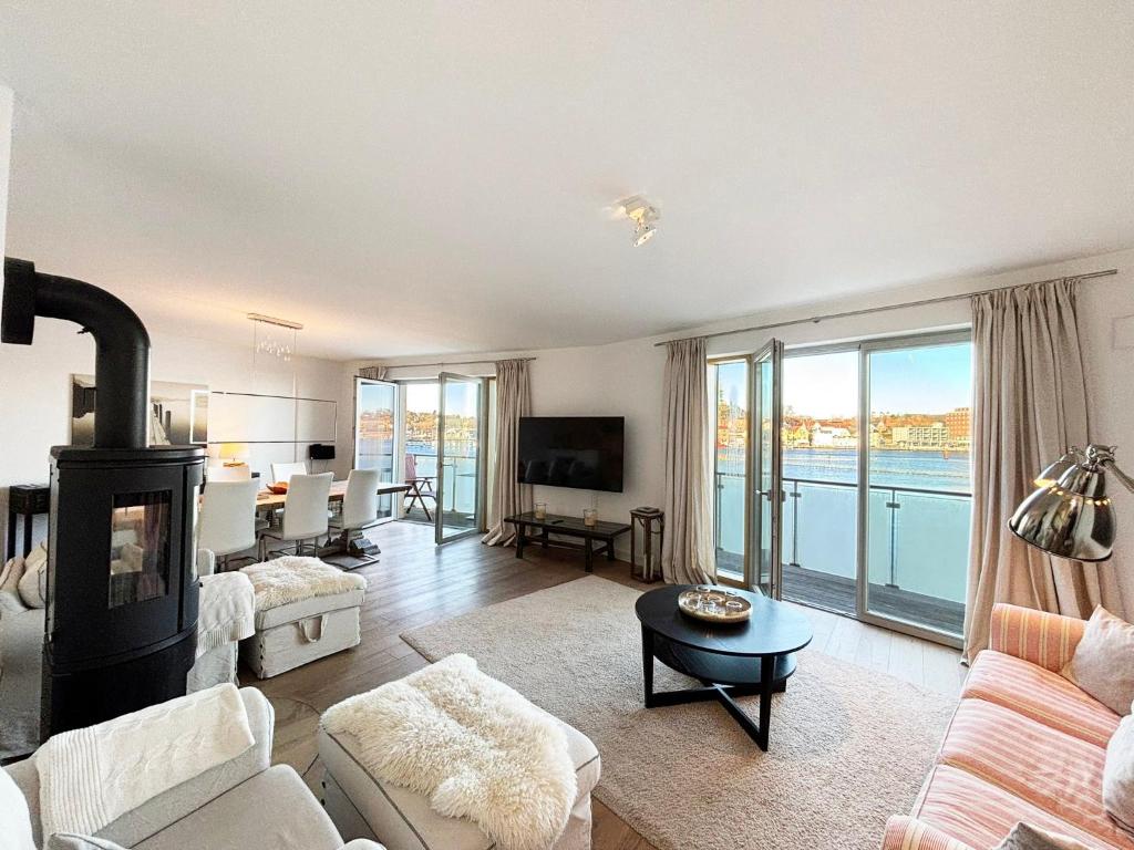 TV a/nebo společenská místnost v ubytování Penthouse Kapitänsbrücke